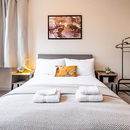Lovely 4 Bedroom Flat In Wandsworth- London Bagian luar foto