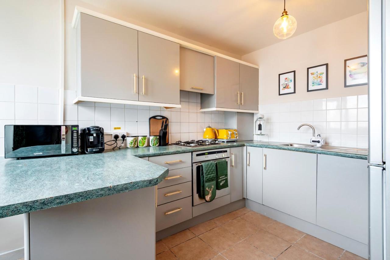 Lovely 4 Bedroom Flat In Wandsworth- London Bagian luar foto