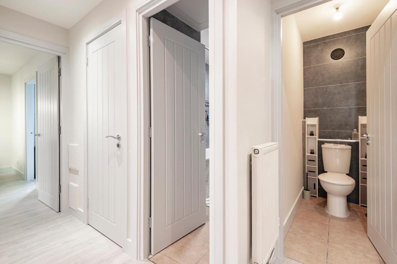 Lovely 4 Bedroom Flat In Wandsworth- London Bagian luar foto